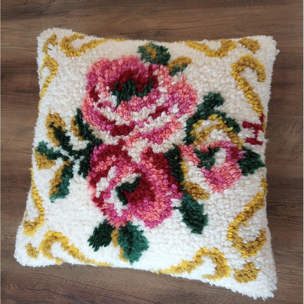 VTG 1970s Handmade Latchet Hook/Velvet 18"x18" Rose Design Pillow Signed EUC